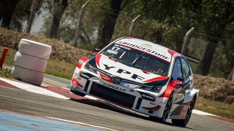 Matías Rossi con el Toyota en Río Cuarto.