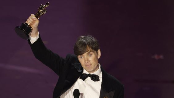 Los Angeles (United States), 10/03/2024.- Cillian Murphy reacts on stage after Murphy won the Oscar for Best Actor In A Leading Role during the 96th annual Academy Awards ceremony at the Dolby Theatre in the Hollywood neighborhood of Los Angeles, California, USA, 10 March 2024. The Oscars are presented for outstanding individual or collective efforts in filmmaking in 23 categories. EFE/EPA/CAROLINE BREHMAN
