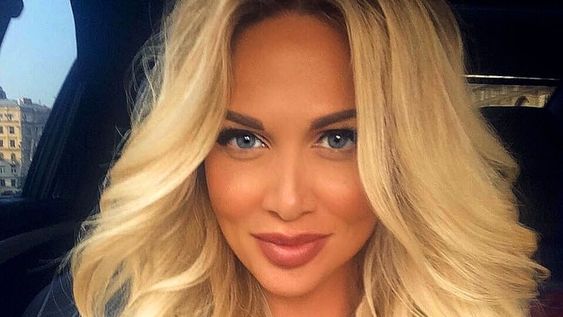 Las mejores fotos de Victoria Lopyreva, la embajadora rusa que visitó la Bombonera