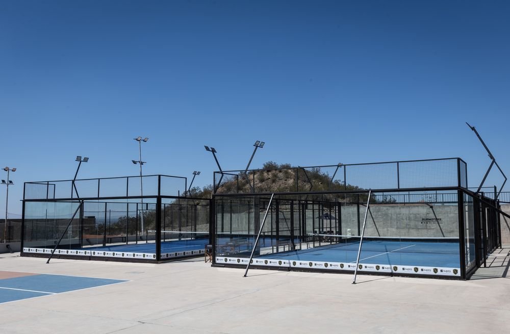 El Club funciona como uno de los principales puntos de encuentro del desarrollo, con propuestas deportivas y sociales para chicos y adultos. 