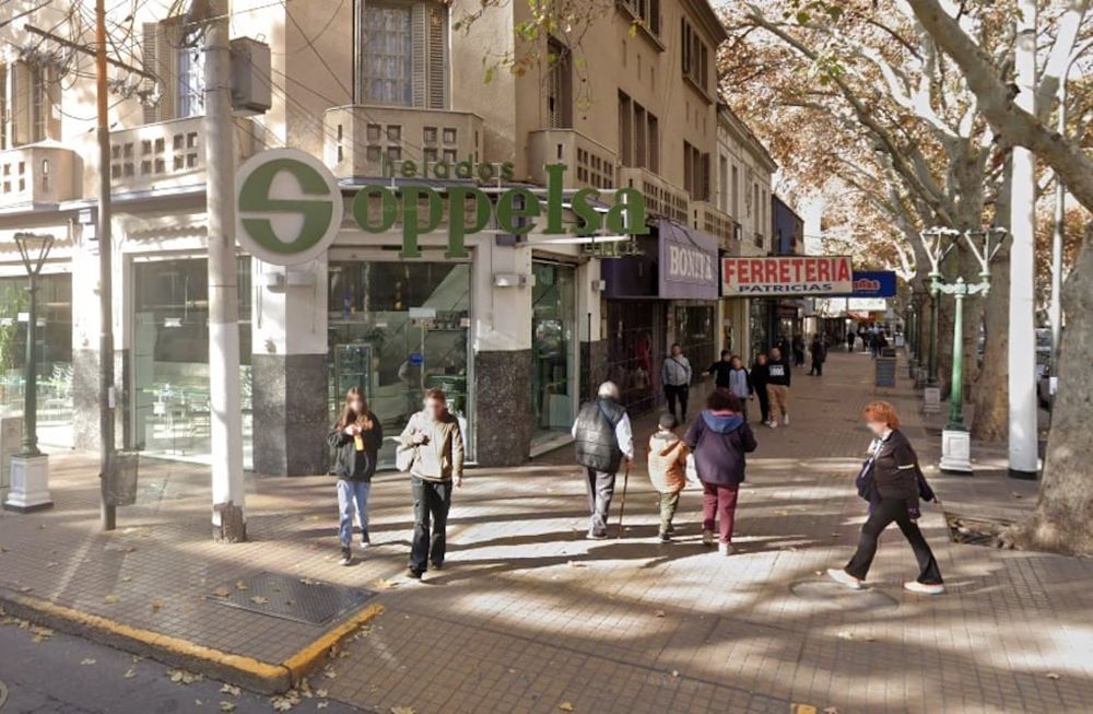 El local que albergó por más de cinco décadas a la histórica heladería Soppelsa Hnos, se prepara para recibir un emprendimiento gastronómico.