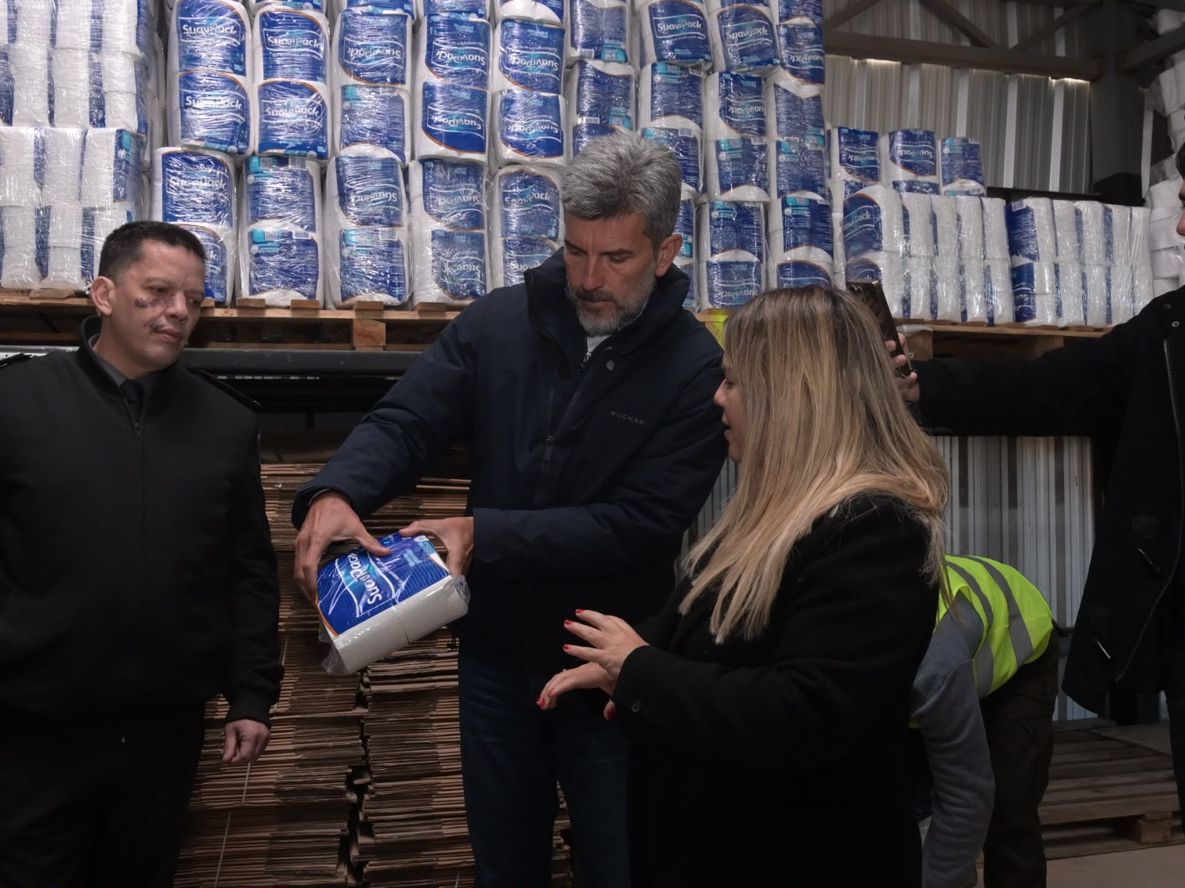 Ulpiano Suárez recorrió las instalaciones de SuaviPack y conoció el proceso de producción que abastece al Municipio de Mendoza.