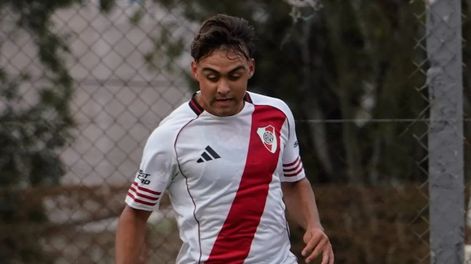 River. Alex Woiski se fue a Europa sin permiso y ahora lo quieren echar
