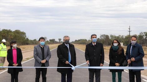 Los Andes | El Presidente Fernández, el gobernador Capitanich y ministros nacionales en la inauguración del asfalto de la ruta provincial 7, Chaco (Presidencia)