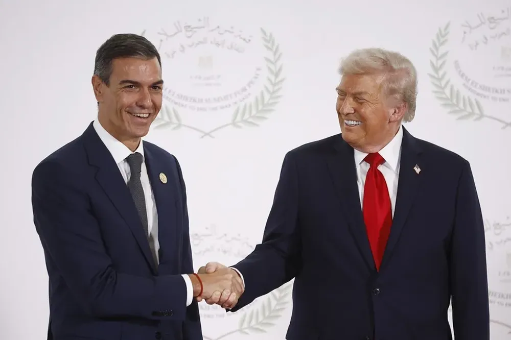 El presidente español Pedro Sánchez y su par estadounidense Donald Trump, en una foto de archivo