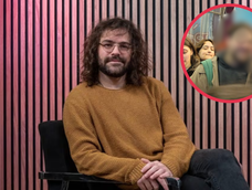 Tras las críticas por su look, Peter Lanzani sorprendió a la salida del teatro.