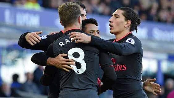 El Arsenal volvió al triunfo con una goleada sobre el golpeado Everton