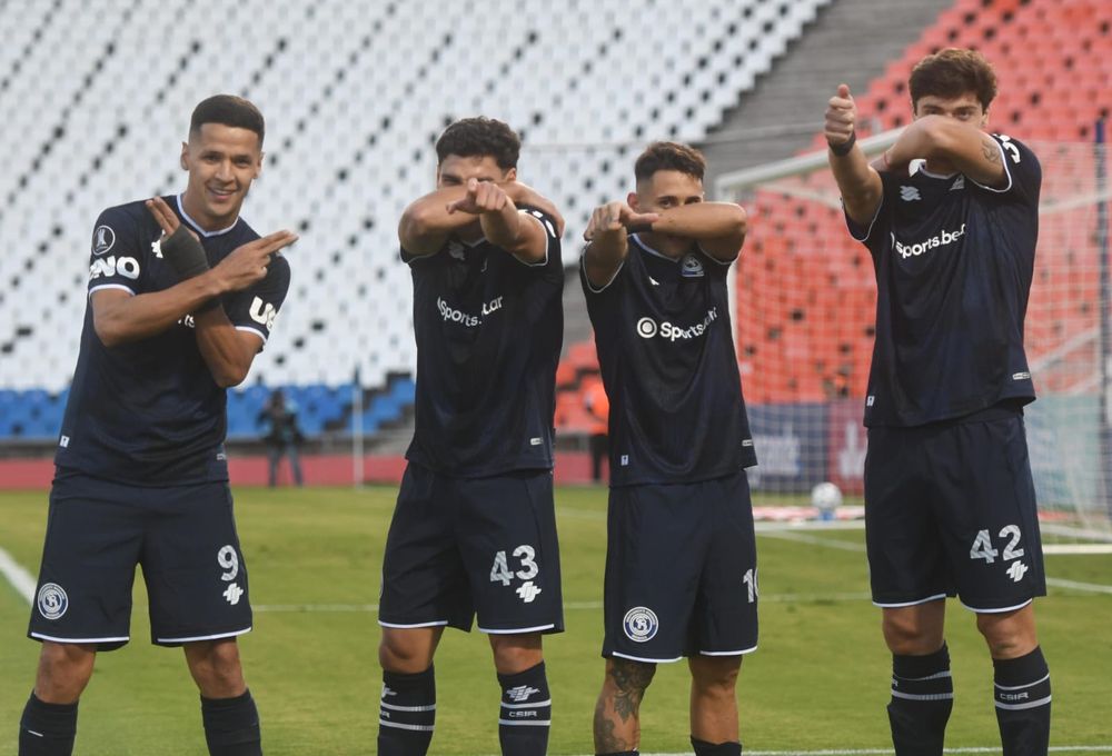 Indeopendiente Rivadavia debutó en la Copa Libertadores. Histórico. Enfrentó a Bolivar por la primera fecha de zona C. 