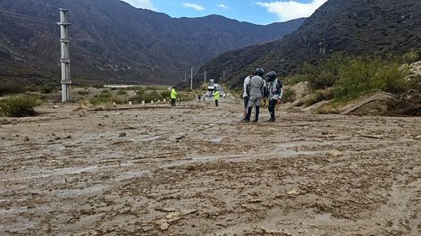 Corte en la Ruta 7 por un alud que se desató en la alta montaña.