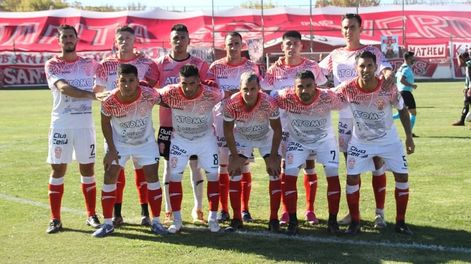 Huracán Las Heras ganó en el debut ante Villa Mitre por 2-1. / Gentileza: