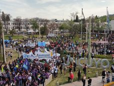 Concentración en la UNCuyo para marchar contra el veto de Milei al financiamiento universitario