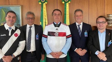 Bolsonaro cada vez más polémico: reunión con presidentes de los clubes sin distanciamiento
