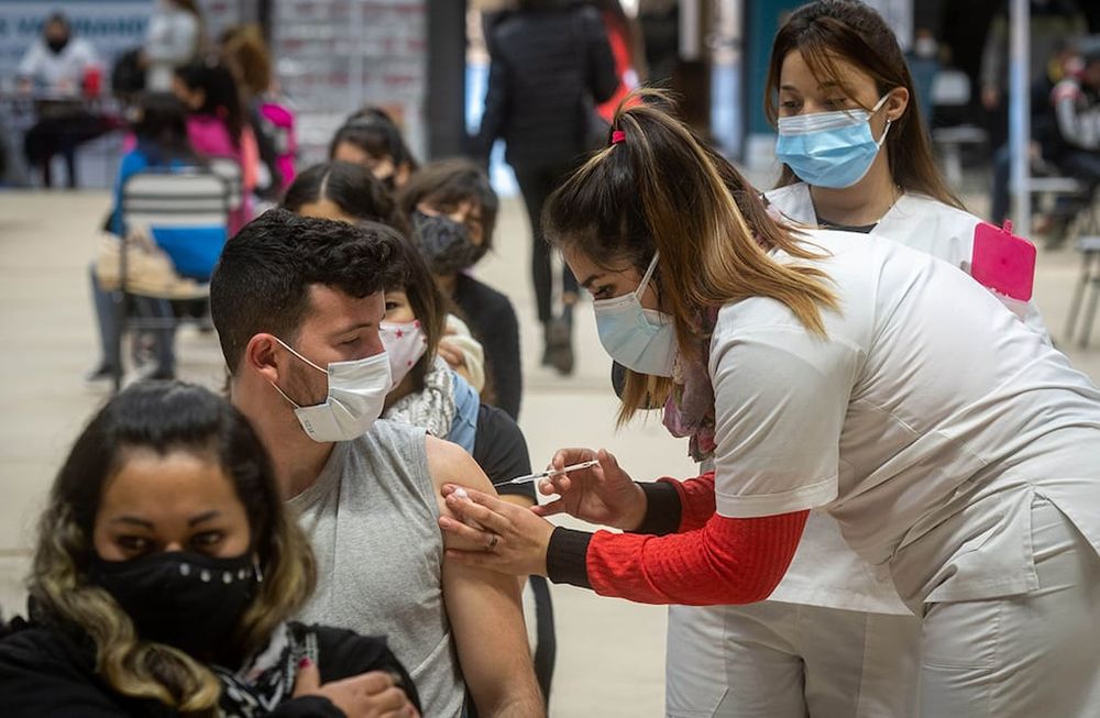 Ahora se espera poder aplicar las segundas dosis para completar el esquema. Sólo 16% de la población objetivo lo completó. Foto: Ignacio Blanco / Los Andes