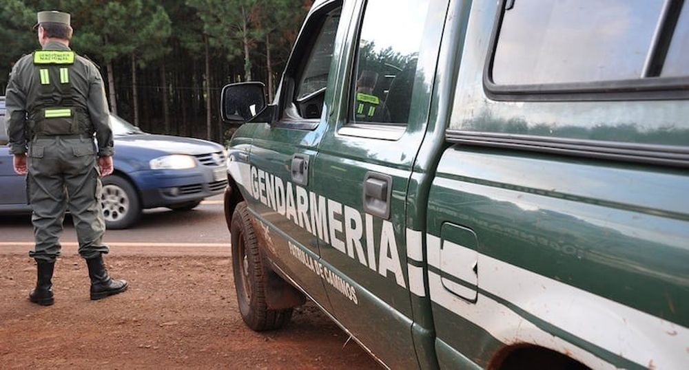 Córdoba: más de 20 gendarmes fueron detenidos por cobrar coimas a camioneros en controles viales