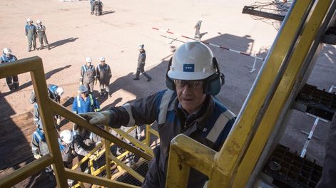 Rodolfo Suarez recorre Vaca Muerta en Neuquén.