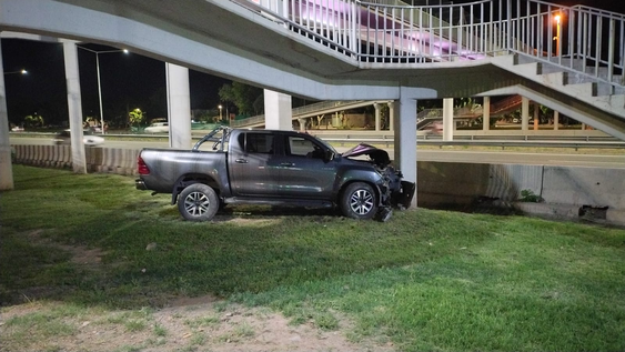 Tres ocupantes de una camioneta fueron asistidos tras un choque en Godoy Cruz.
