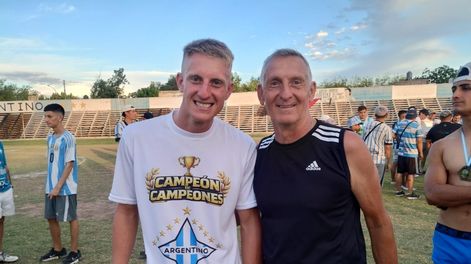 Emiliano Cuvertino siguió los pasos de su padre, la leyenda del fútbol provincial, Walter Cuvertino.