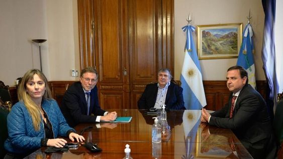 Visita del Secretario de Agricultura, Ganadería y Pesca de la Nación, Juan Bahillo al presidente del interbloque de senadores y senadoras de todos, José Mayans quien estuvo acompañado por la presidenta del Bloque de Unidad Ciudadana, Juliana di Tullio y el senador por Jujuy, Guillermo Snopek.