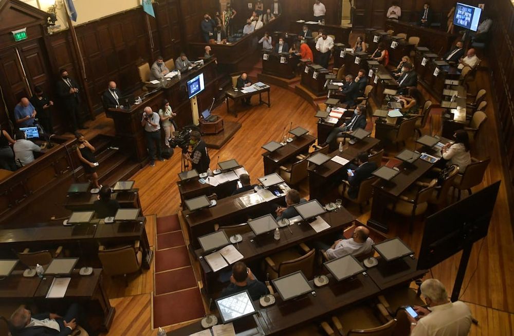 Mendoza 22 de diciembre 2020 SociedadSesion especial en la Camara del Senado, de la Legislatura ProvincialTratamiento de leyes y pedido de informe por la muerte de Florencia Romano