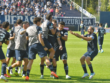 La Lepra golea al Bicho en el Parque y no solo está dando una muestra de jerarquía y superioridad sino que se está metiendo en play offs. La Lepra golea al Bicho en el Parque y no solo está dando una muestra de jerarquía y superioridad sino que se está metiendo en play offs.