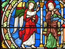 En el Evangelio de hoy se narra la anunciación a María. Detalle del vitral la Anunciación, Catedral de San Julián, Le Mans, Francia. En el Evangelio de hoy se narra la anunciación a María. Detalle del vitral la Anunciación, Catedral de San Julián, Le Mans, Francia.