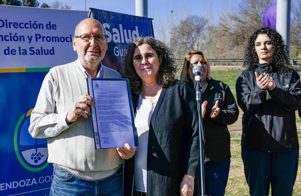 El intendente Marcelino Iglesias junto a la ministra de Salud Ana María Nadal.
