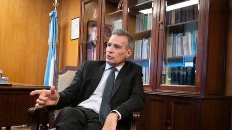 Retrato del fiscal Federal Dante Vega en su despacho de Tribunales Federales Foto: Ignacio Blanco / Los Andes