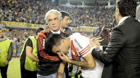 El día del gas pimiento, el jugador de Boca, Jonathan Calleri, le pedía milanesas a su mamá. Insólito.
