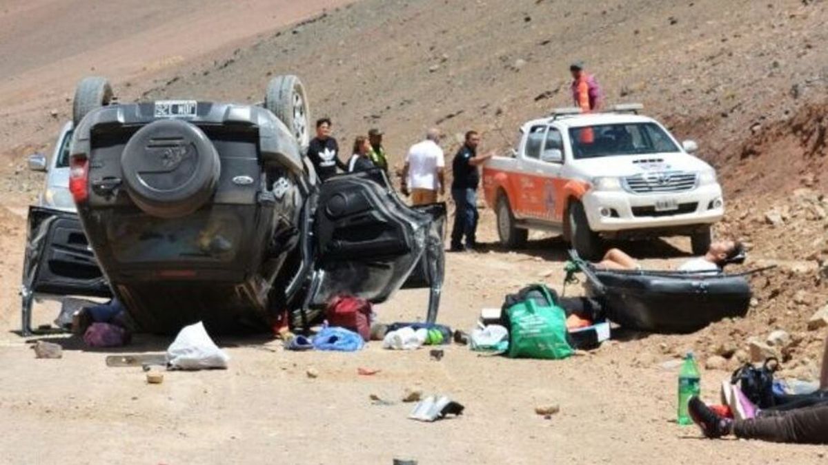 Una familia volvía de Chile y volcó en la ruta 150