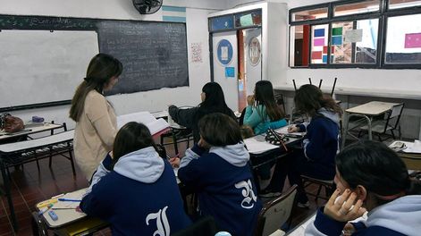 Los Andes | Hay 3.000 estudiantes que terminaron de cursar en 2021 y 2022 y no obtienen el título por adeudar materias. | Foto:  Orlando Pelichotti / Los Andes