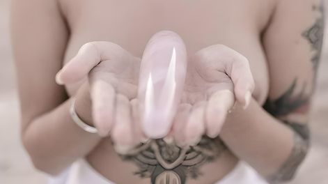 De varias formas y tamaños, el dildo de cuarzo es tendencia