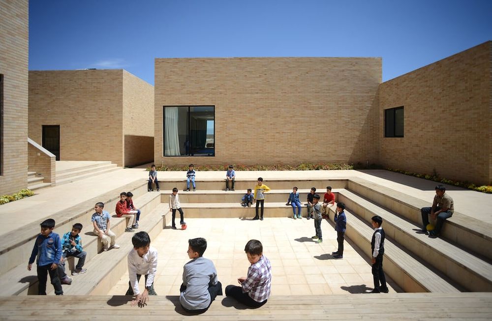 Complejo educacional de la Fundación Noor e Mobin / FEA Studio. © Ali Daghigh.