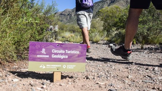 El piedemonte de Godoy Cruz tiene un nuevo sendero geológico turístico: cómo es y cuál es su importancia