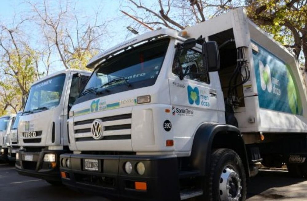 Se intensifica el reparto de agua potable en los barrios del oeste capitalino