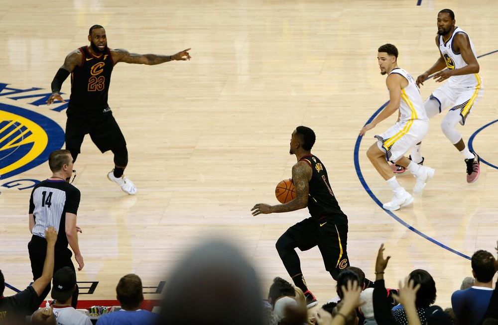¡Increíble! Reviví la jugada que le impidió a los Cavs de LeBron adelantarse en la final 