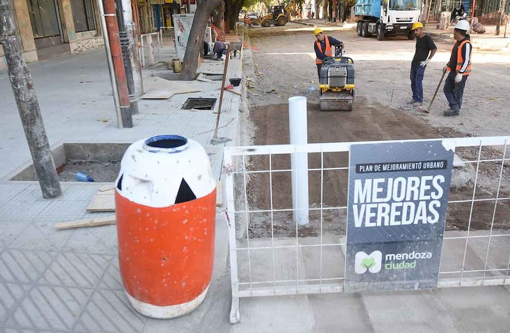 En las próximas horas se habilitará al tránsito el tramo de San Juan, de Vicente Zapata a Don Bosco. Las obras demoraron por la renovación de la red de agua y cloacas. | Foto: José Gutiérrez / Los Andes