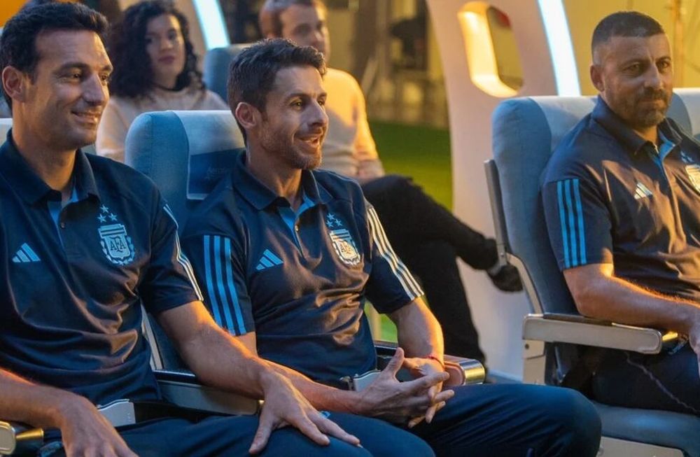 El cuerpo técnico protagonista del spot de seguridad de Aerolíneas Argentina.