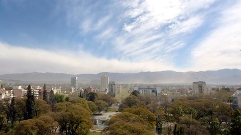 Se espera que el viento Zonda llegue a varias zonas de Mendoza este jueves. Foto: Orlando Pelichotti / Los Andes