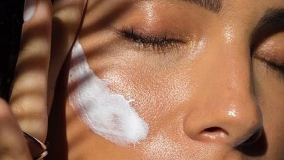 Las 3 cremas farmacia que cumplen con la triple b (bueno, bonito y barato), que te ayudarán a mantener la piel de tu rostro hidratada durante todo el invierno.
