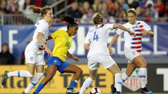 Selección femenina de fútbol de EE.UU. demanda a su federación por discriminación