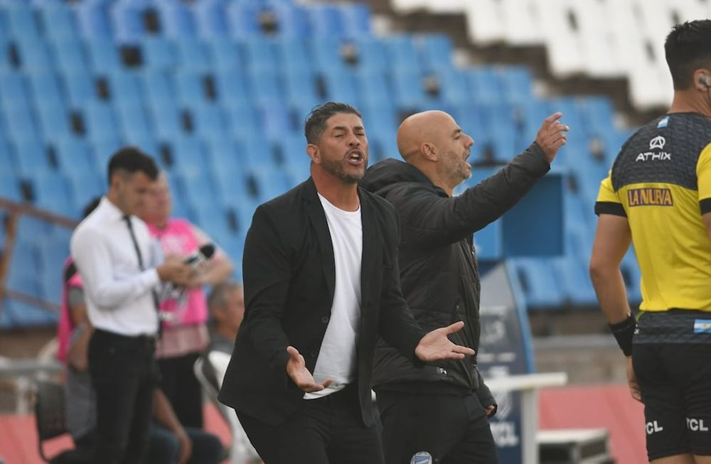 Sergio Gómez y Favio Orsi, los técnicos del Expreso, vivieron el partido con la intensidad de siempre. Y luego dijeron lo suyo. / José Gutiérrez