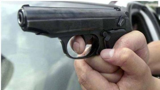 Una adolescente le quitó el arma a un ladrón que la qusio asaltar en el centro de Rivadavia