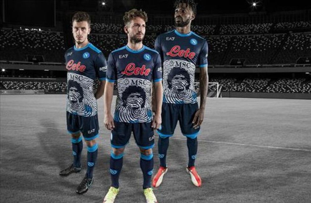 Homenaje a Maradona en Napoli.