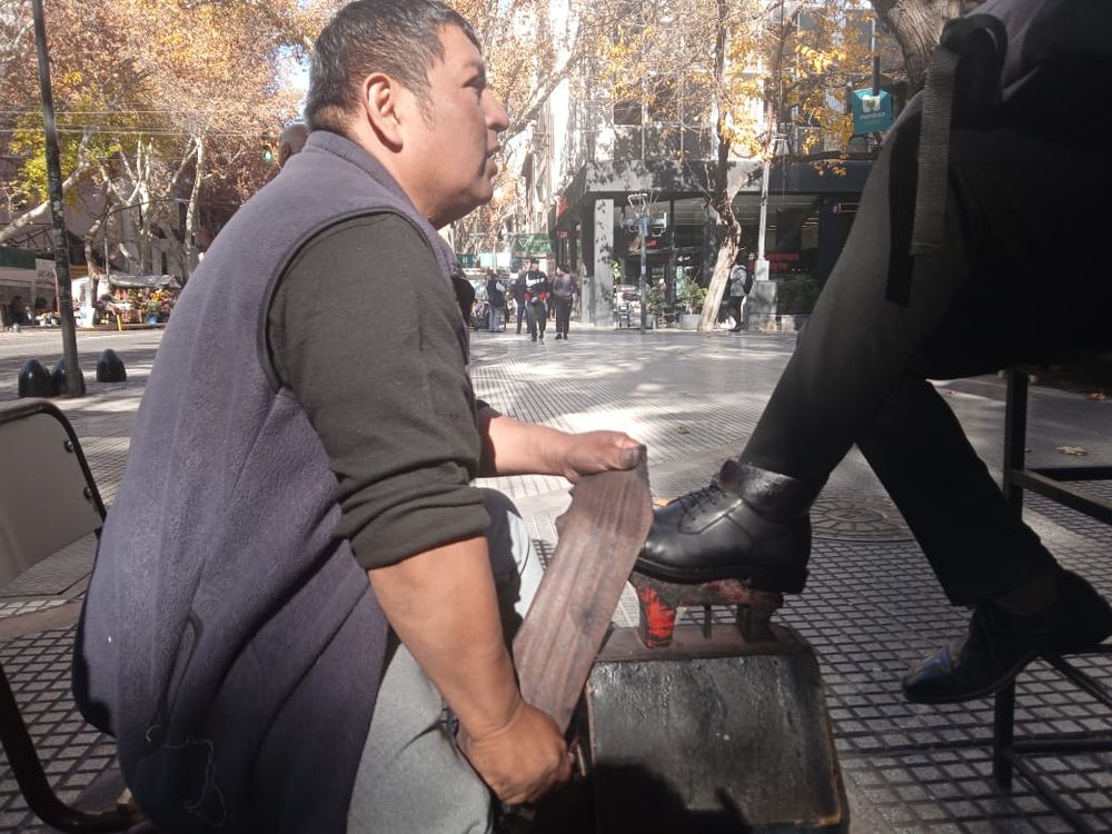 Al mejor estilo terapeuta, Carlos reconoce que le gusta escuchar a sus clientes.&nbsp;