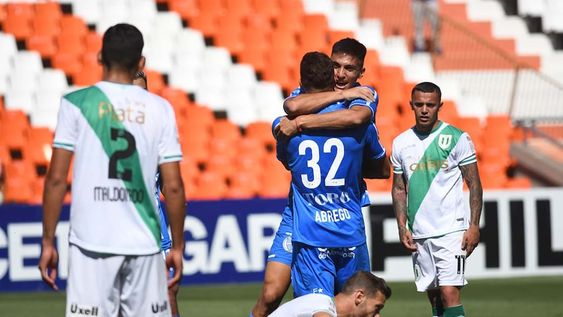 Liga Profesional de Futbol, Godoy Cruz Antonio Tomba vs. Banfield en el estadio Malvinas Argentinas.Godoy Cruz 2  Banfield 1.Festejo del primer gol de Godoy Cruz.