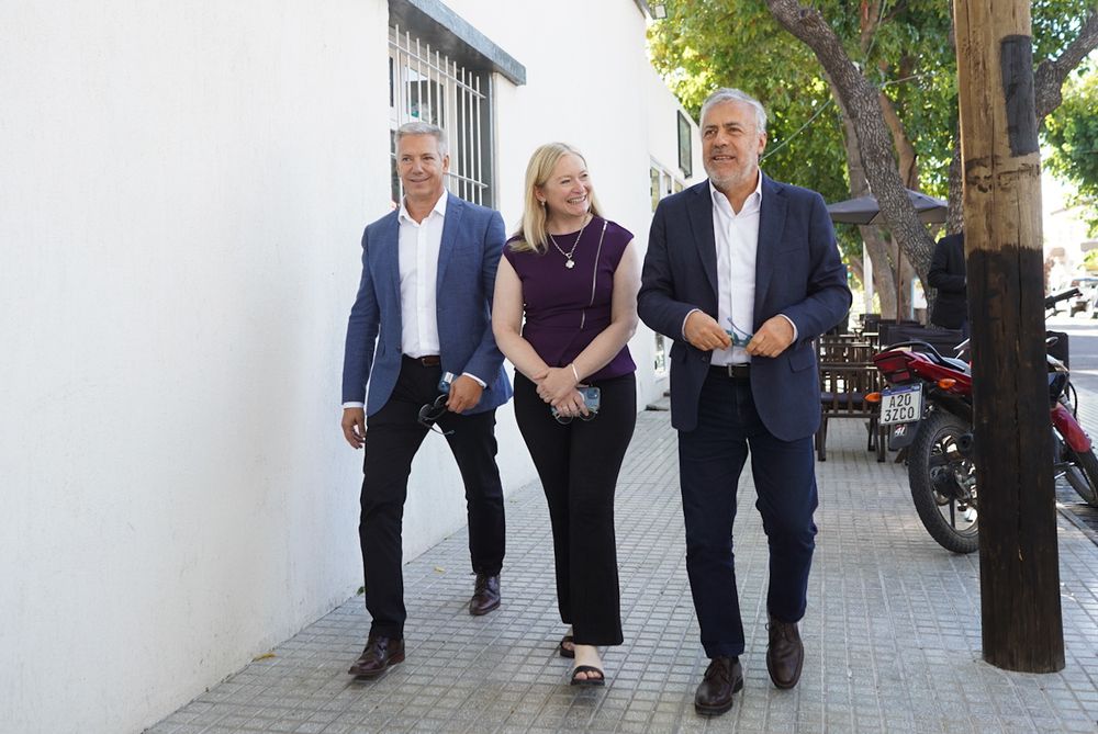El intendente de General Alvear, Alejandro Molero, la vicegobernadora Hebe Casado y el gobernador Alfredo Cornejo