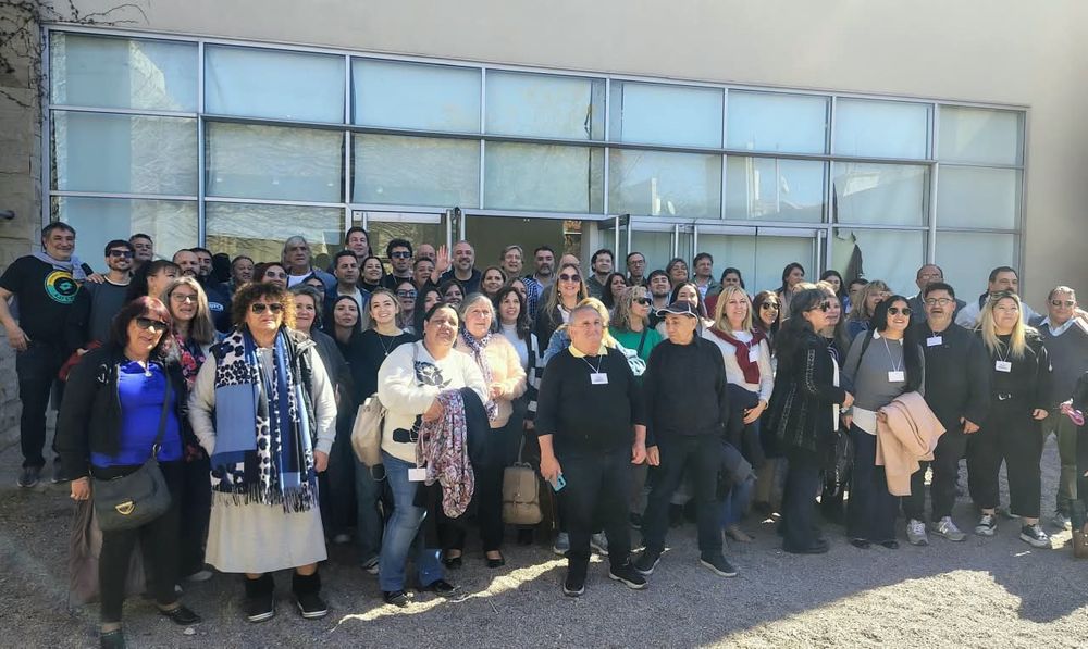 El Congreso del PJ se reunió en la sede del gremio UPCN con la presencia de varios dirigentes importantes, que aparecen en primer plano. Foto: PJ Mendoza.