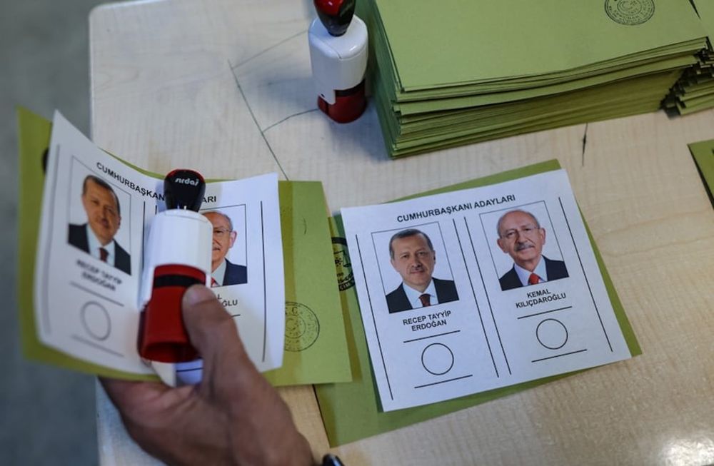 El actual presidente Recep Tayyip Erdogan y el opositor Kemal Kilicdaroglu se miden en un tenso ballotage por el futuro del país. EFE