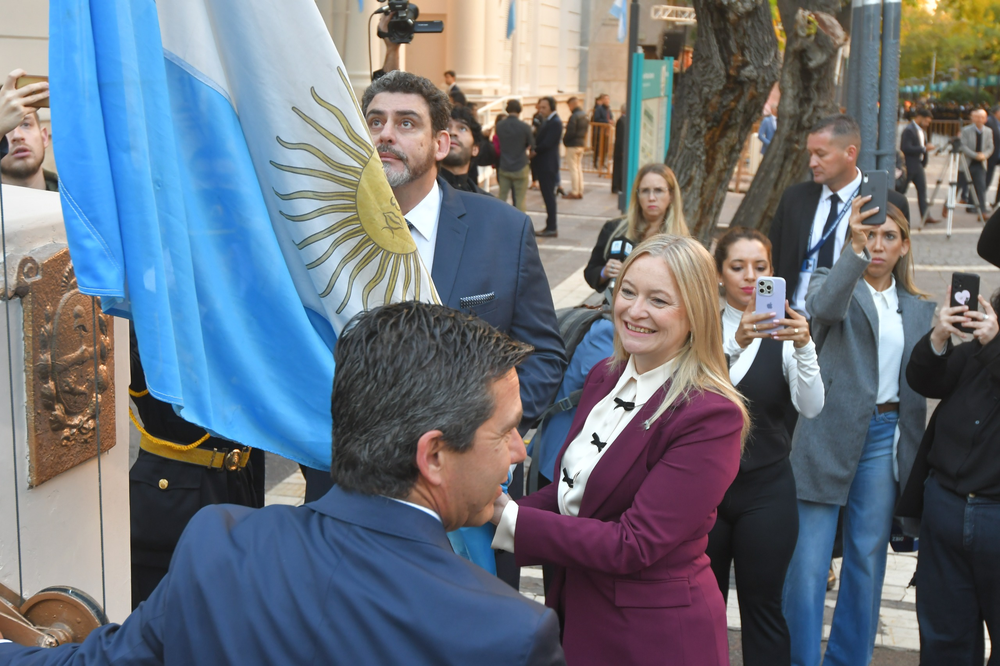 Asamblea legislativa. Militancia, protocolo y saludos en la previa