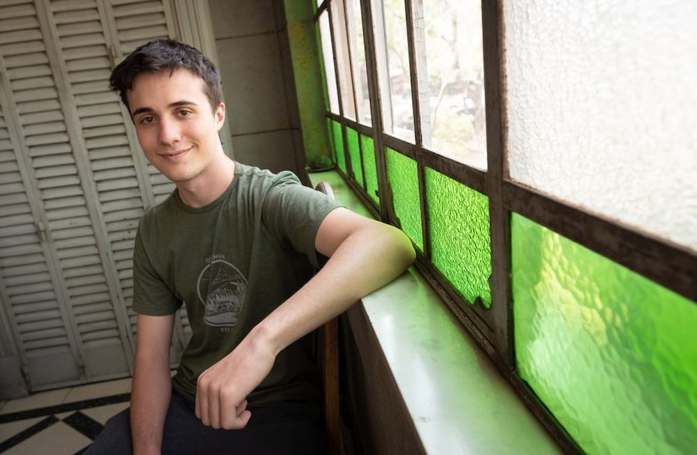 Pedro Astié está cursando el último año de la secundaria, también estudia Japonés y se ganó una beca para ir a perfeccionar este idioma en Japon  Foto: Ignacio Blanco / Los Andes
